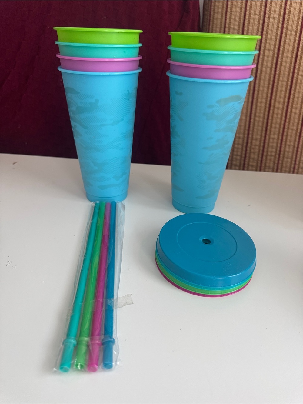 Colorful Reusable Plastic Cups with Lids & Straws - Blue, Pink, Green